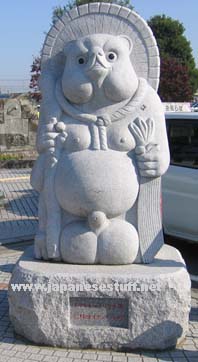 japanese tanuki raccoon dog statue